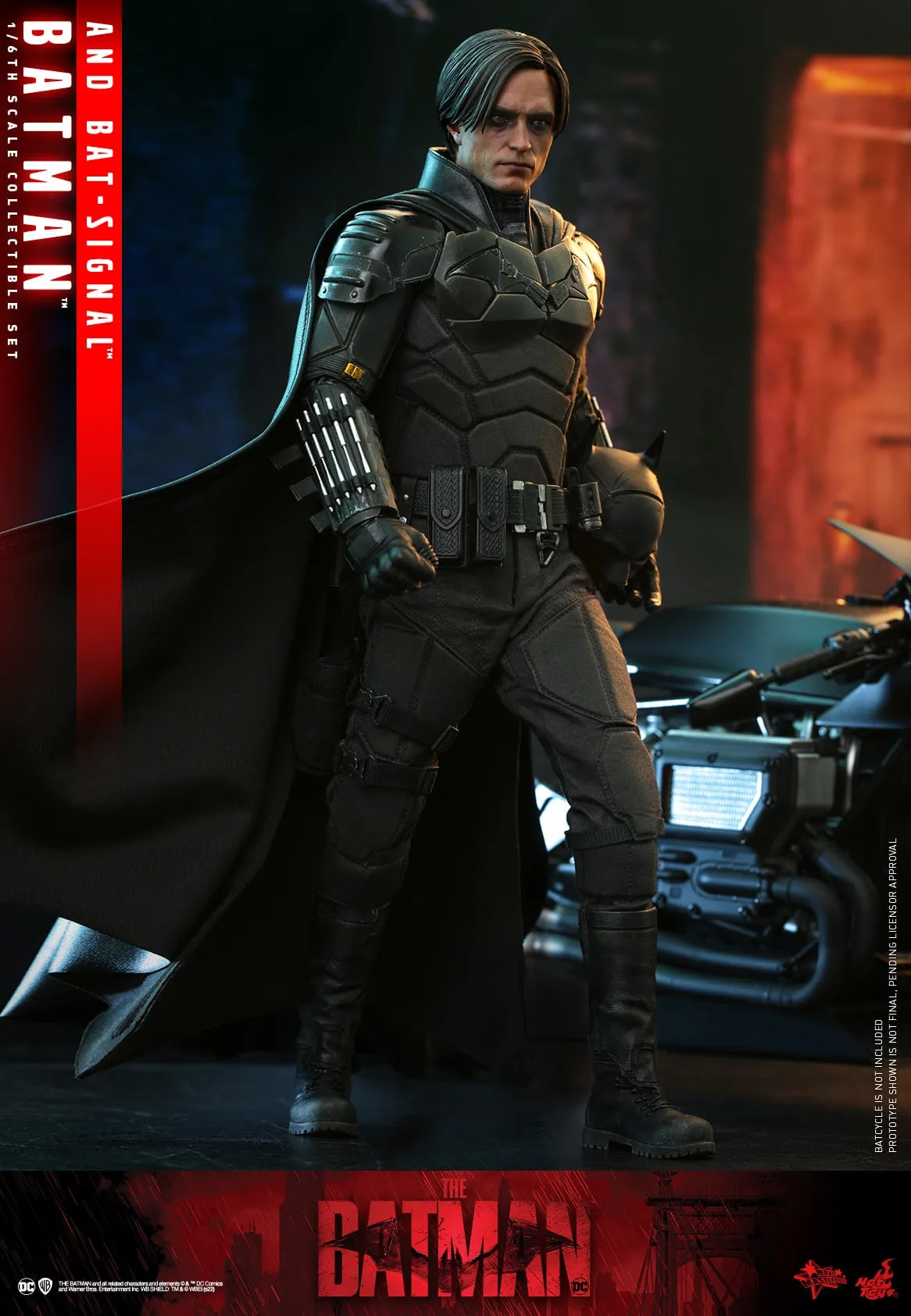 Hot Toys - MMS641 - The Batman - 1/6th scale Batman and Bat-Signal Collectible Set