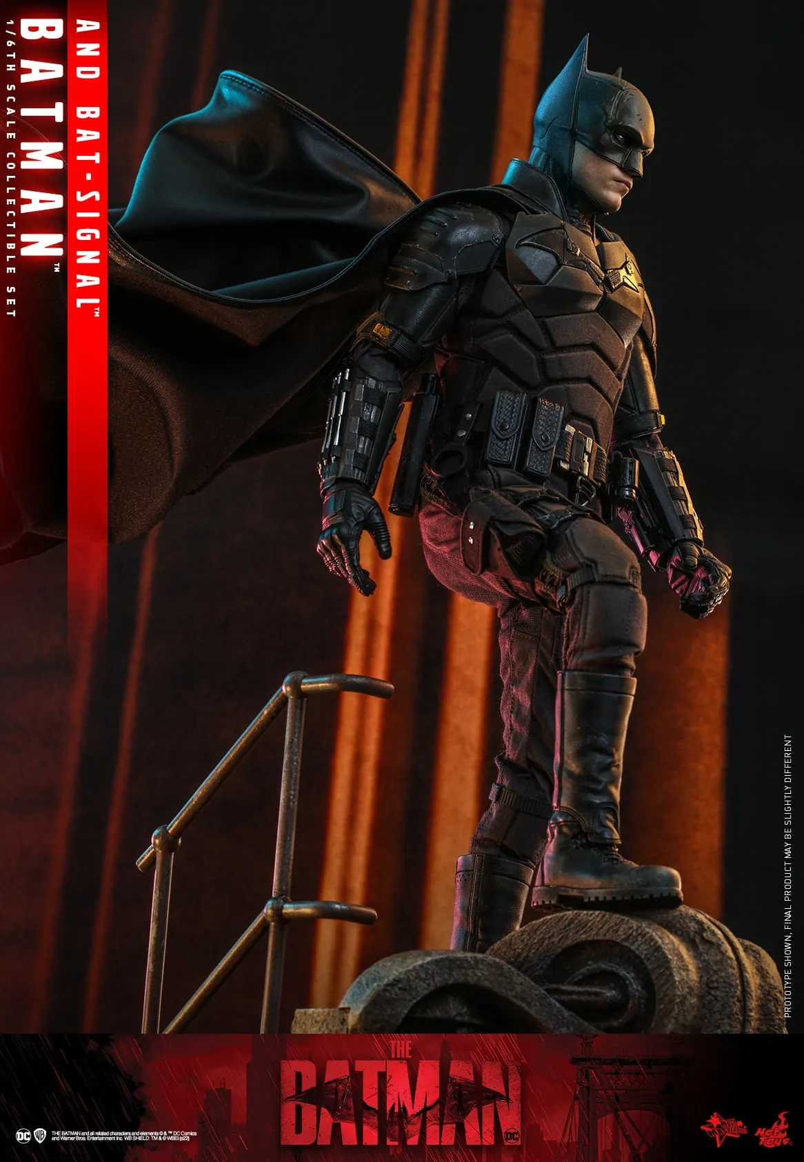 Hot Toys - MMS641 - The Batman - 1/6th scale Batman and Bat-Signal Collectible Set