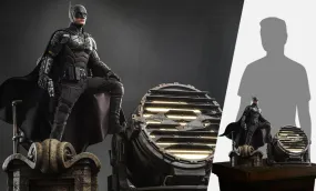 Hot Toys The Batman Batman and Bat-Signal Collectible Set