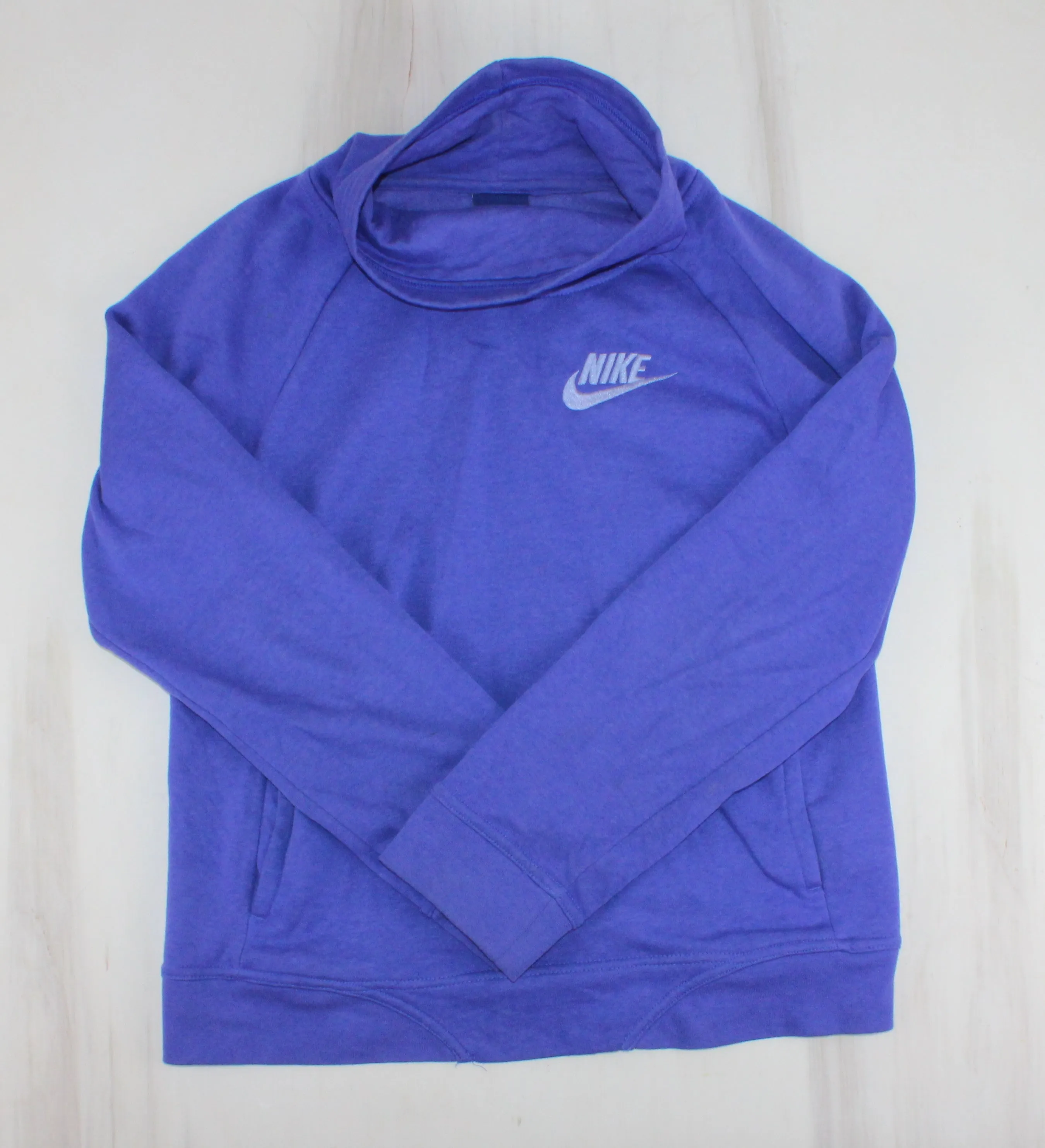 NIKE PULLOVER YOUTH SIZE LARGE PRE-LOVED